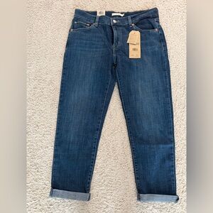 Levi's Women's Boyfriend Mid Rise relaxed through hip and thigh jeans